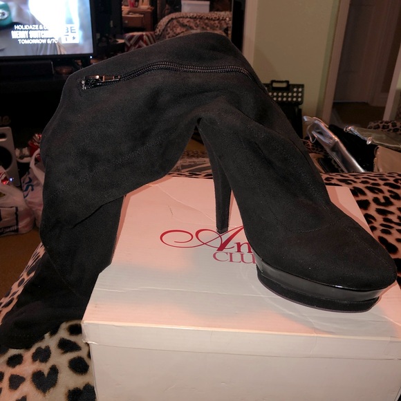 Boots - Picture 2 of 3